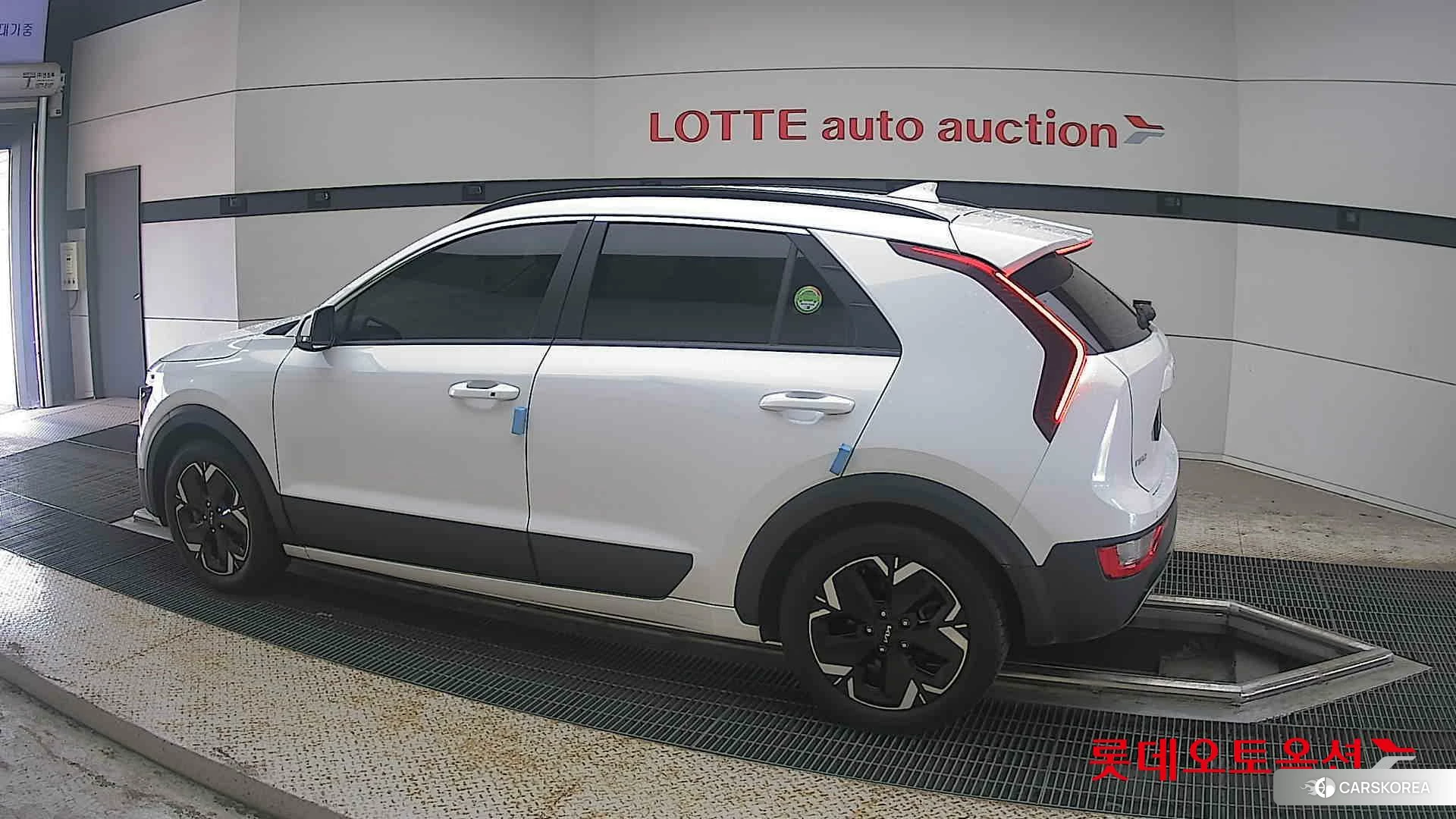 Kia Niro EV 2023 Snow White Pearl (optional) из Кореи, фото 2