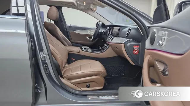 Mercedes-Benz E-Class W213 2018 Серый из Кореи, фото 2