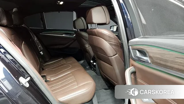 BMW 5 Series (G30) 2019 Черный из Кореи, фото 2