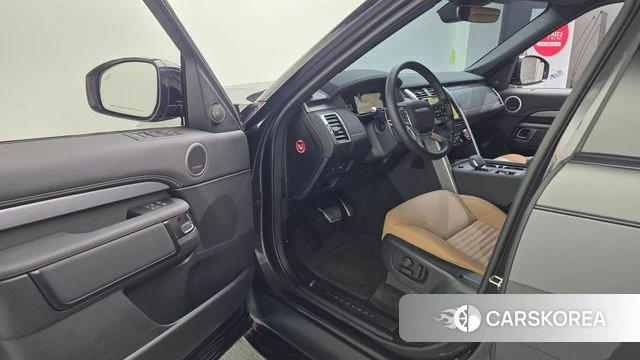 Land Rover Discovery 5 2024 Серый из Кореи, фото 2