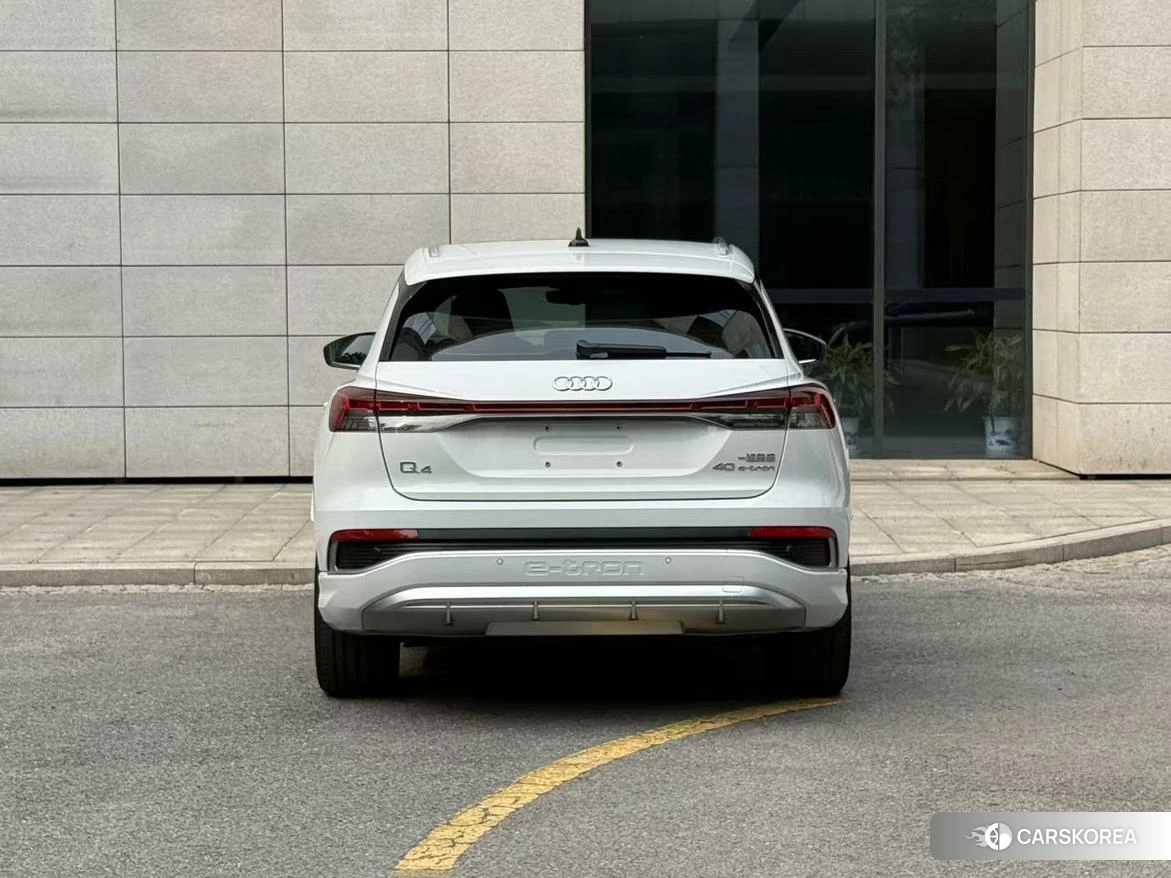 Audi Q4 e-tron 2023 Белый из Китая, фото 2