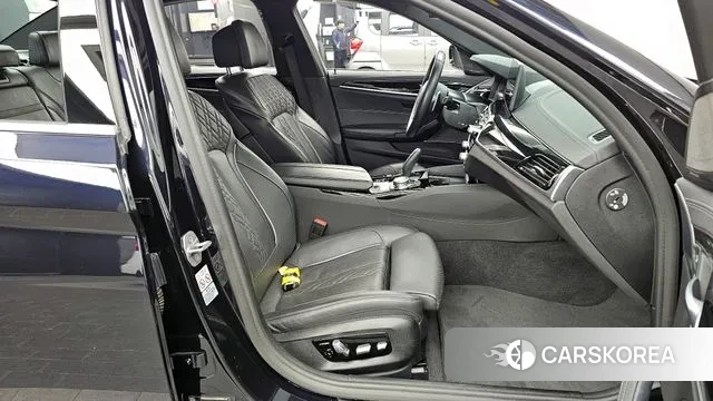 BMW 5 Series (G30) 2021 Черный из Кореи, фото 2