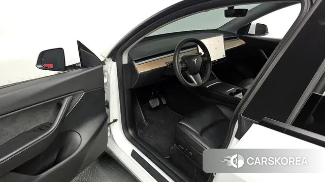 Tesla Model Y 2021 Белый из Кореи, фото 2