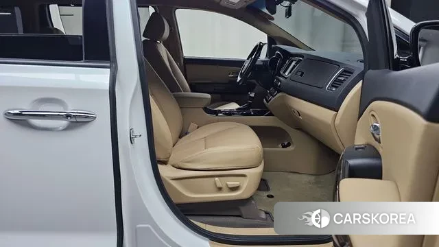 Kia The New Carnival 2019 Белый из Кореи, фото 2