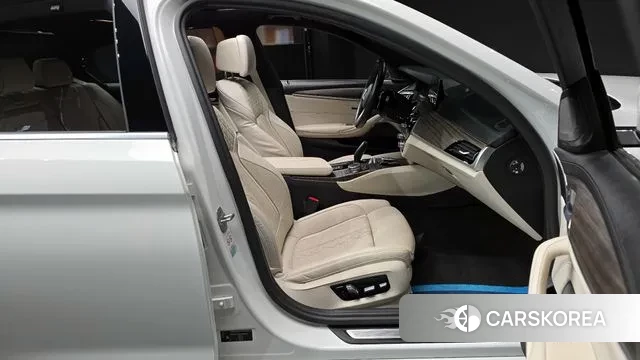 BMW 5 Series (G30) 2020 Белый из Кореи, фото 2