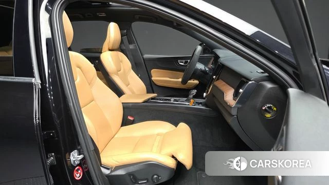 Volvo XC60 second Generation 2019 Черный из Кореи, фото 2