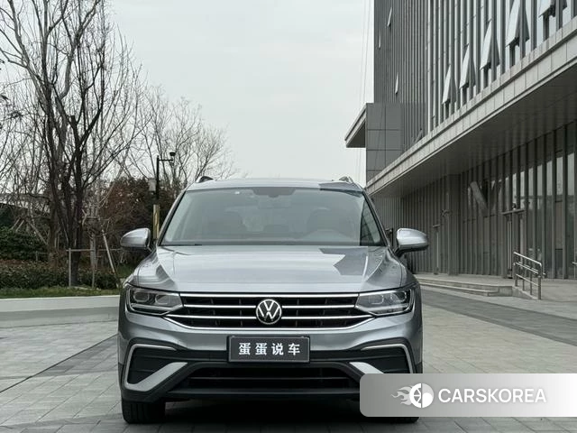 Volkswagen Tiguan L 2021 Серебристо-серый из Китая, фото 2