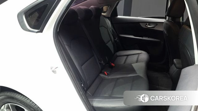 Kia The New K3 2nd generation 2021 Белый из Кореи, фото 2