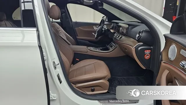 Mercedes-Benz E-Class W213 2021 Белый из Кореи, фото 2