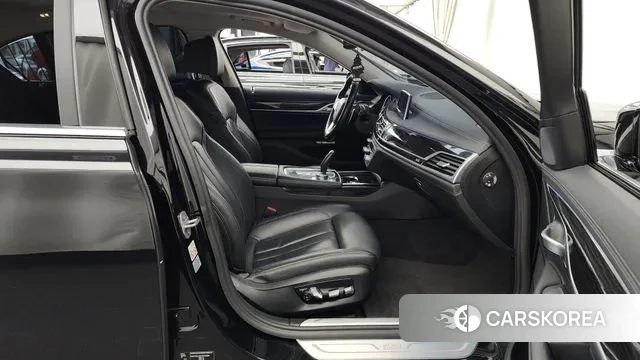 BMW 7 Series (G11) 2018 Черный из Кореи, фото 2