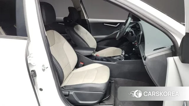 Kia Di Ol Nu Niro 2022 Белый из Кореи, фото 2