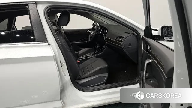 Volkswagen 7th Generation of Jetta 2021 Белый из Кореи, фото 2