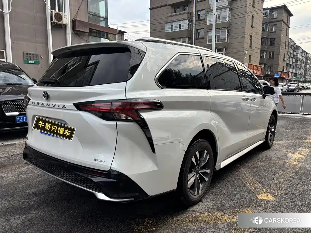 Toyota Granvia 2024 Белый из Китая, фото 2