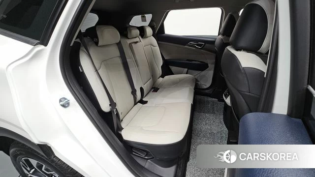 Kia Sportage 5th Generation Hybrid 2024 Белый из Кореи, фото 2
