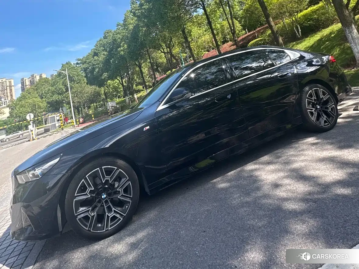 BMW 5 series 2025 Черный из Китая, фото 4