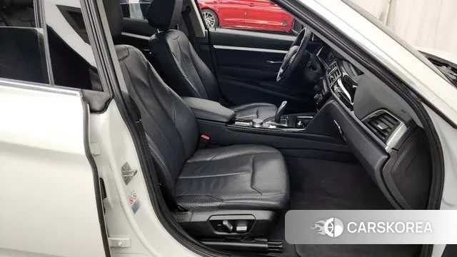 BMW 3 Series GT (F34) 2018 Белый из Кореи, фото 2