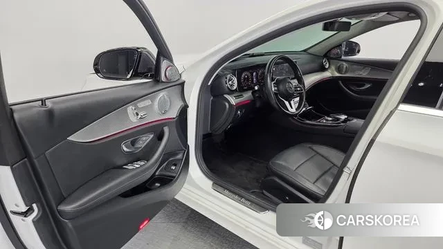 Mercedes-Benz E-Class W213 2018 Белый из Кореи, фото 2