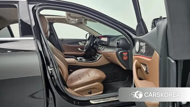 Mercedes-Benz E-Class W213 2018 Черный из Кореи, фото 2