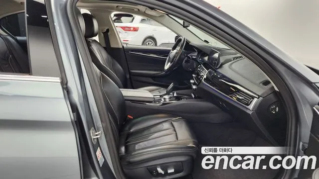 BMW 5 Series (G30) 2018 Серебристо-серый из Кореи, фото 2