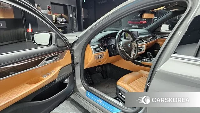 BMW 7 Series (G11) 2021 Серебристо-серый из Кореи, фото 2