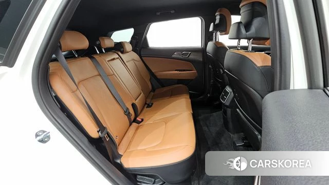 Kia Sportage 5th Generation Hybrid 2023 Белый из Кореи, фото 2