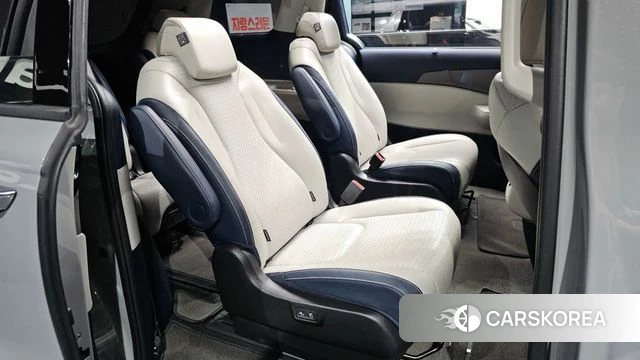 Kia The New Carnival 4th Generation 2024 Серебристо-серый из Кореи, фото 2