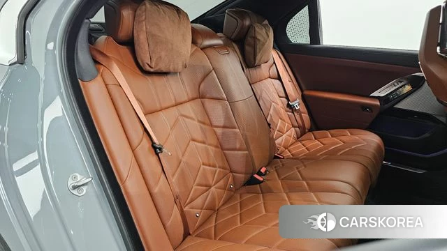 BMW 7 Series (G70) 2026 Серебристо-серый из Кореи, фото 2