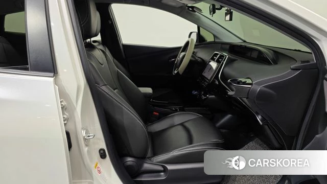 Toyota Prius 4th Generation 2019 Белый из Кореи, фото 2