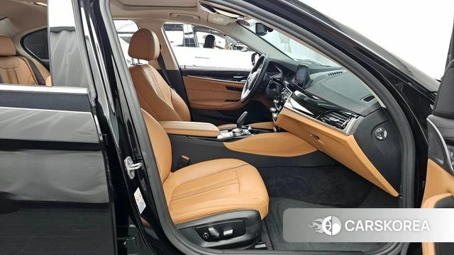 BMW 5 Series (G30) 2019 Черный из Кореи, фото 2
