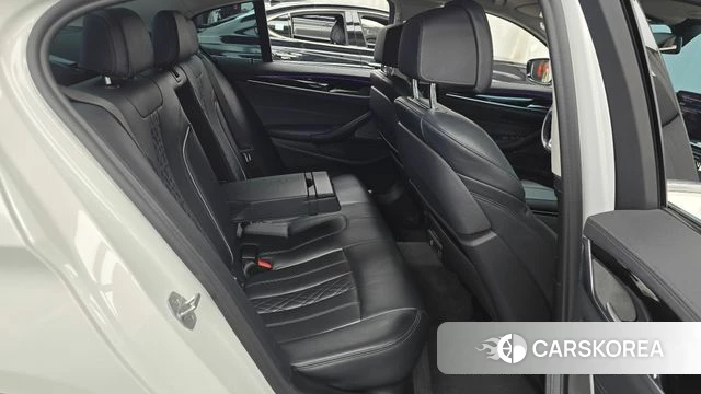 BMW 5 Series (G30) 2021 Белый из Кореи, фото 2