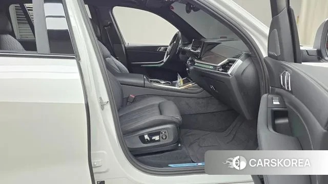 BMW X7 (G07) 2025 Белый из Кореи, фото 2