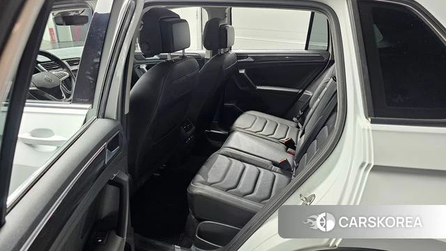 Volkswagen Tiguan second Generation 2023 Белый из Кореи, фото 2