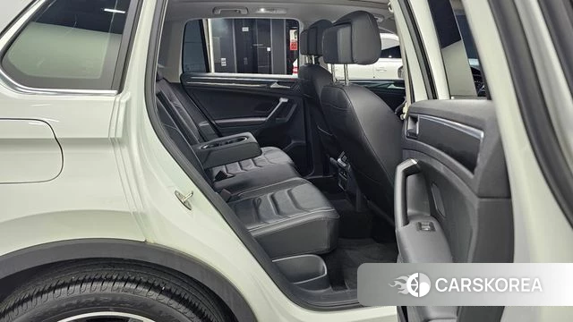 Volkswagen Tiguan second Generation 2024 Белый из Кореи, фото 2