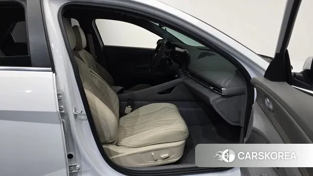 Hyundai The New Avante (CN7) 2023 Белый из Кореи, фото 2