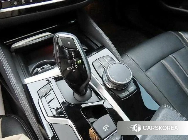 BMW 5 Series (G30) 2018 Белый из Кореи, фото 2