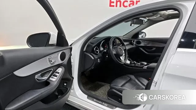 Mercedes-Benz C-Class W205 2018 Белый из Кореи, фото 2