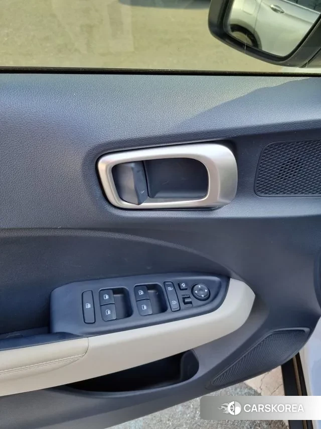 Hyundai Venue 2024 Белый из Кореи, фото 2