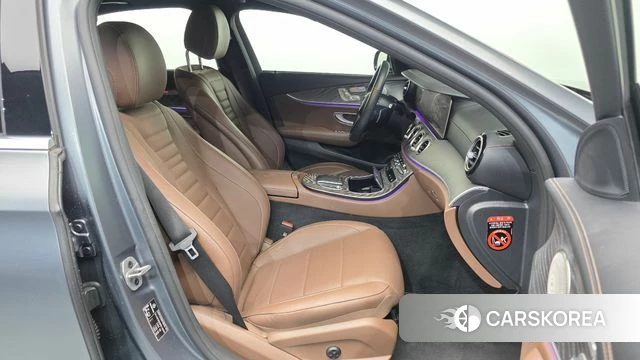 Mercedes-Benz E-Class W213 2023 Серый из Кореи, фото 2