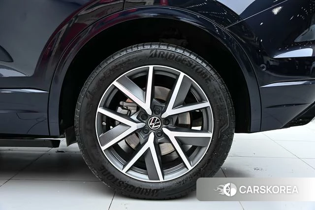 Volkswagen Touareg 2021 Синий из Китая, фото 2