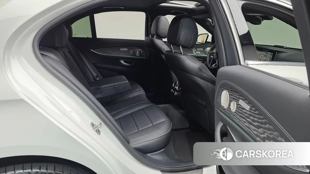 Mercedes-Benz E-Class W213 2023 Белый из Кореи, фото 2