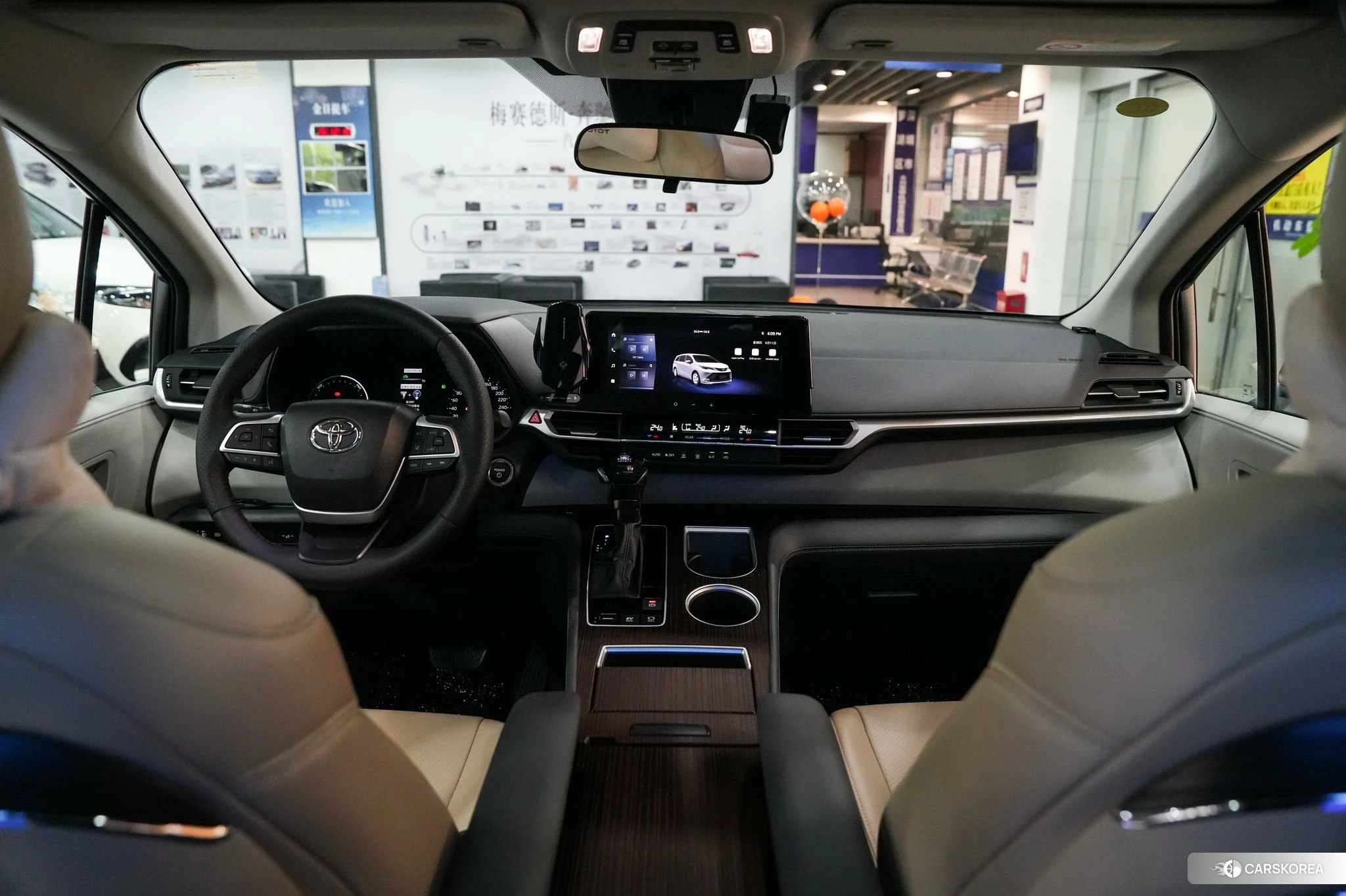 Toyota Saina 2024 Белый из Китая, фото 2