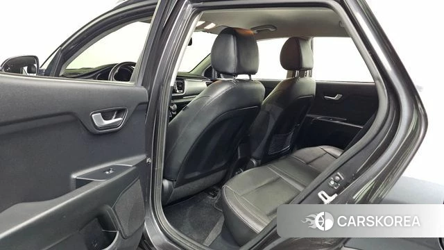 Kia Stonic 2018 Серебристо-серый из Кореи, фото 2