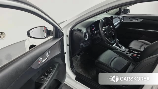 Kia The New K3 2nd generation 2021 Белый из Кореи, фото 2