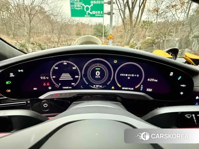 Porsche Taycan 2022 Цвет галактики из Кореи, фото 2