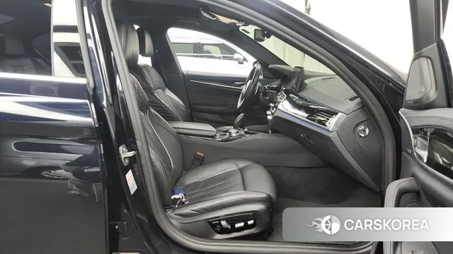 BMW 5 Series (G30) 2022 Черный из Кореи, фото 2