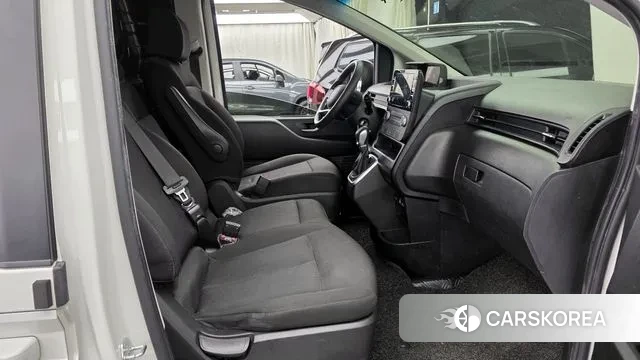 Hyundai Staria 2023 Белый из Кореи, фото 2