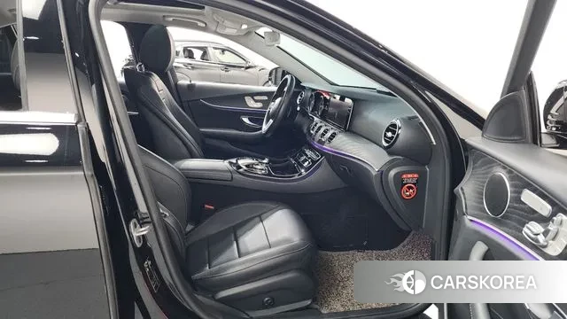 Mercedes-Benz E-Class W213 2019 Черный из Кореи, фото 2