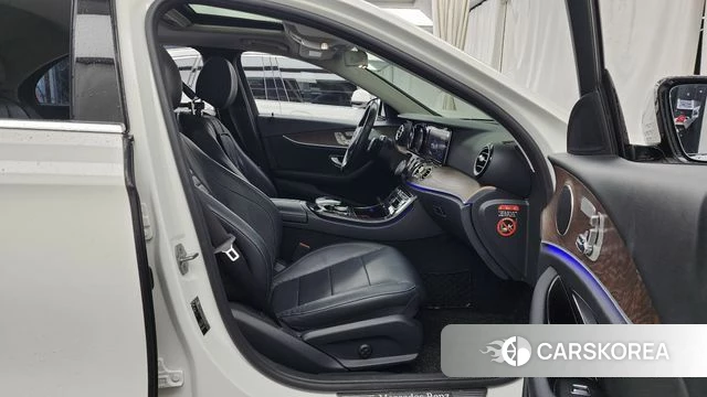 Mercedes-Benz E-Class W213 2018 Белый из Кореи, фото 2