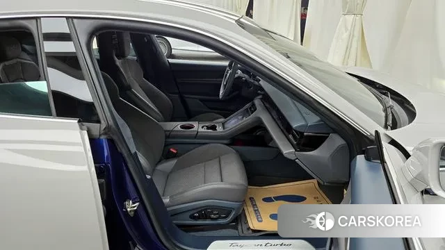 Porsche Taycan 2021 Серебристо-серый из Кореи, фото 2