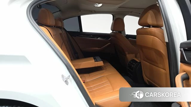 BMW 5 Series (G30) 2018 Белый из Кореи, фото 2